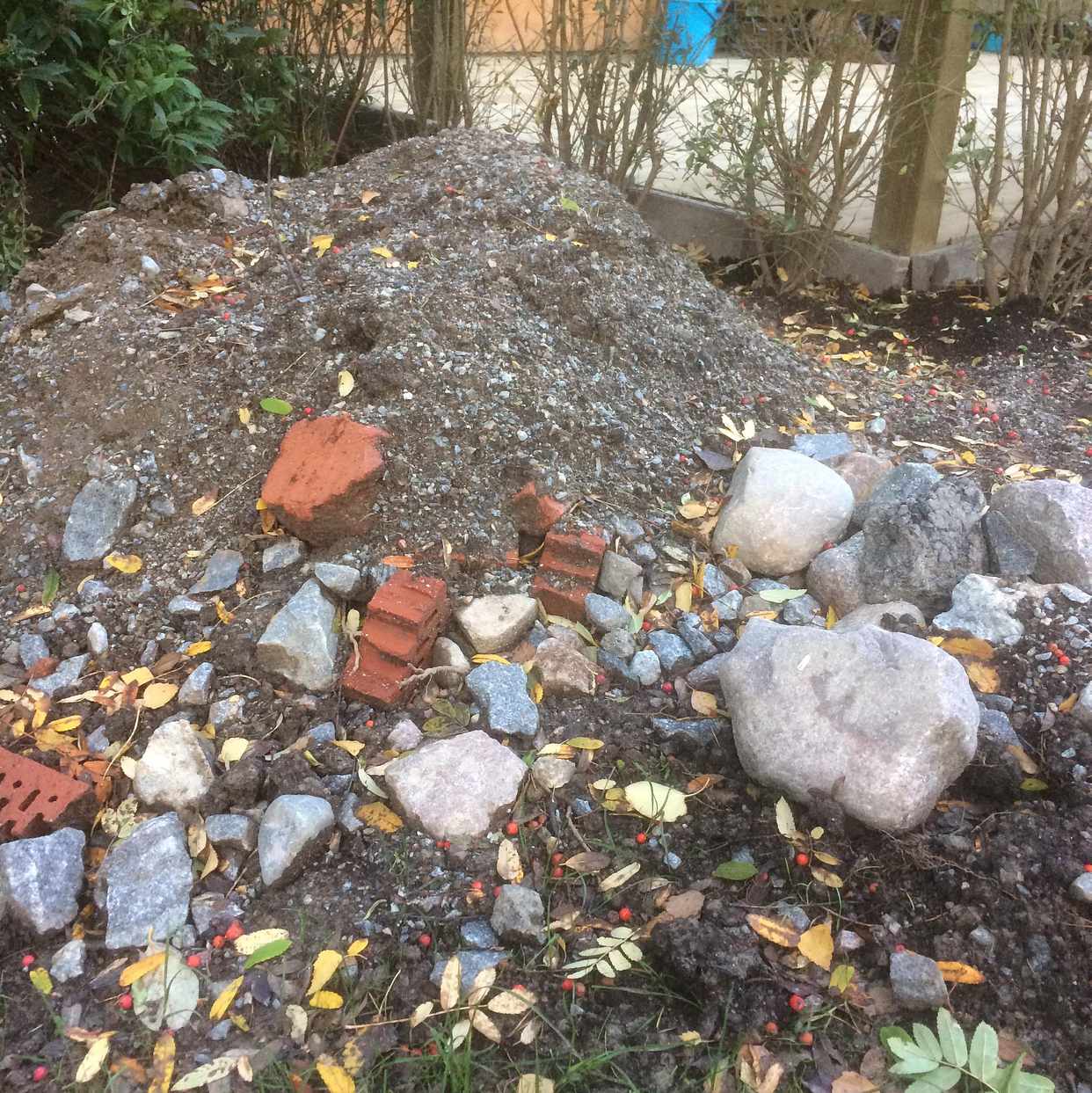 image of Mindre hög med grus - Solna