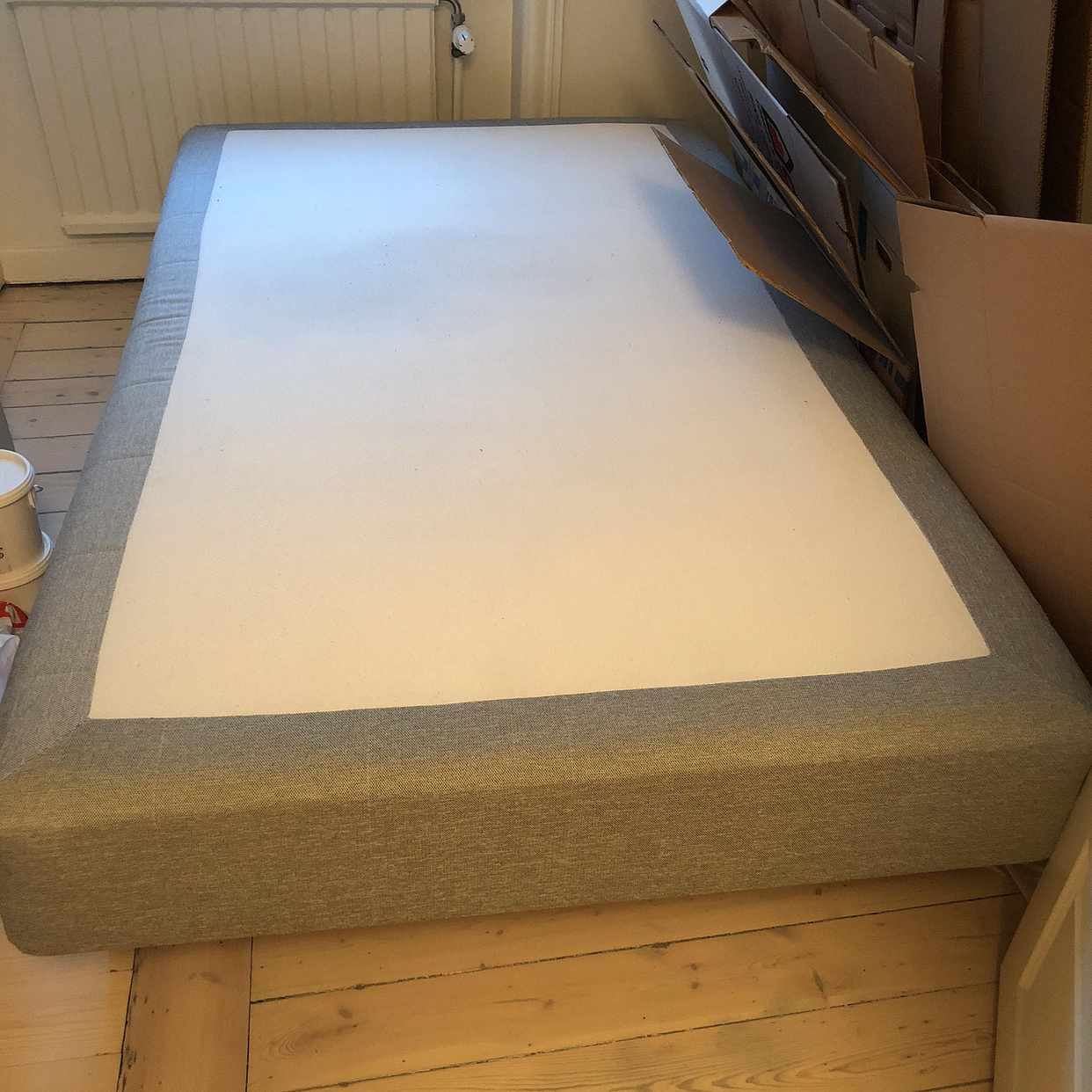 image of Säng från Jysk (Gold B30) - Stockholms Stad