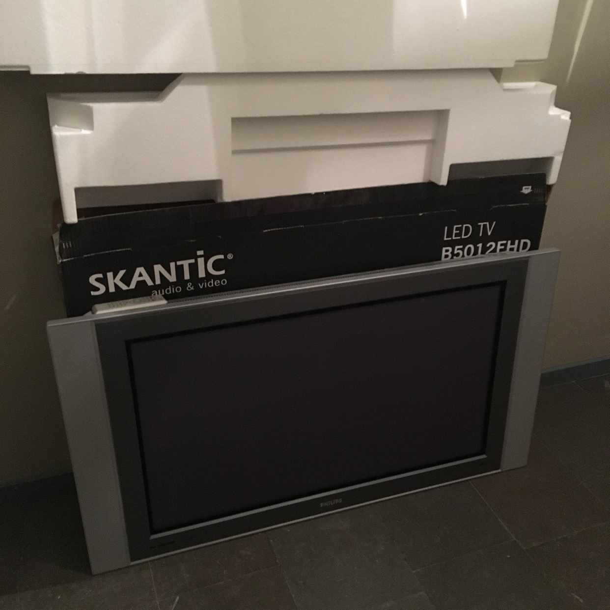 image of 42 tv kartong o frigolit - Stockholms Stad