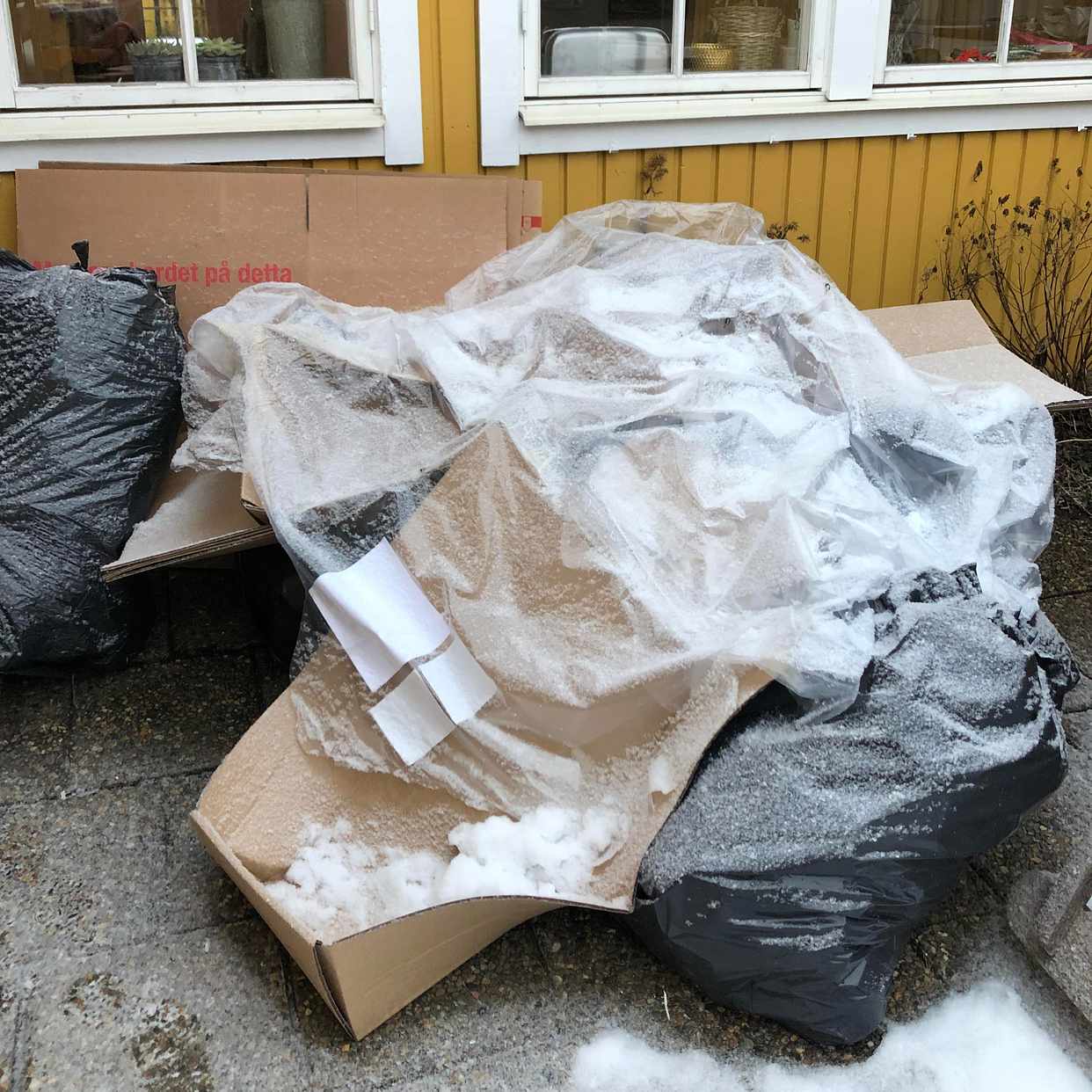 image of Kartonger o papper - Täby