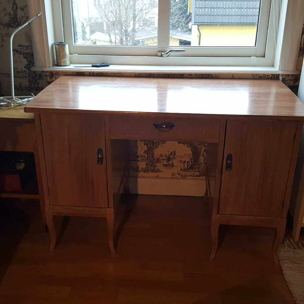 image of Tungt men fint skrivbord - Älvsjö