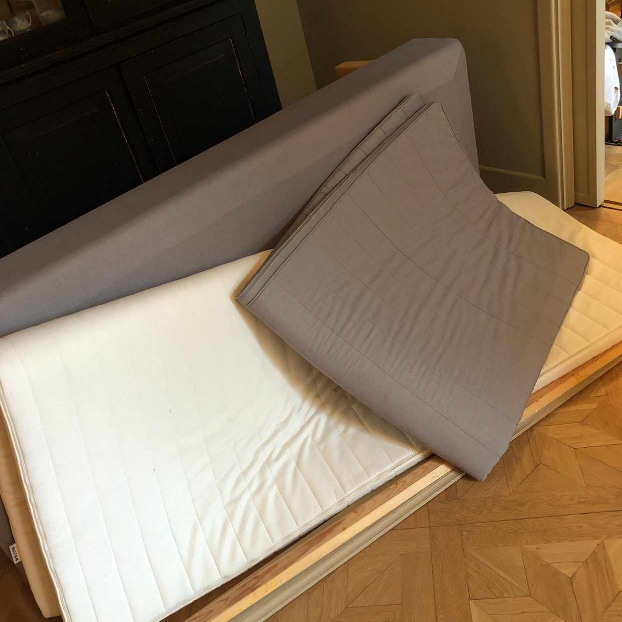 image of Säng bäddmadrass trälist - Stockholms Stad
