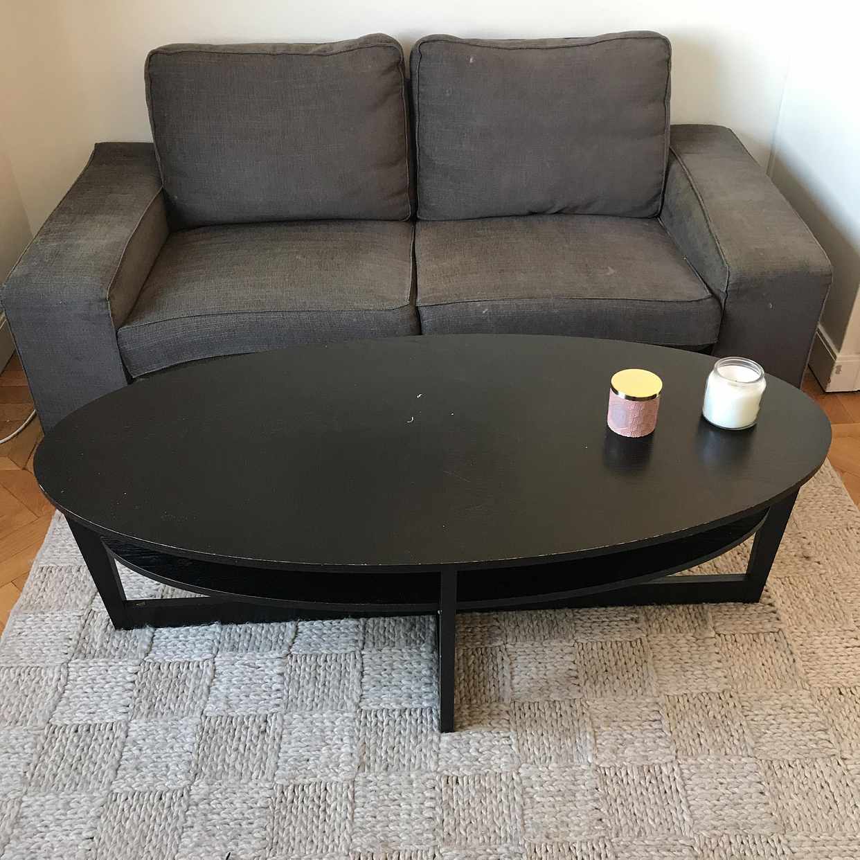 image of Soffa, soffbord, matta - Stockholm