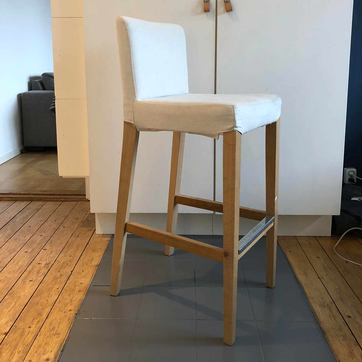 image of Två barstolar, höjd 76 cm - Lund
