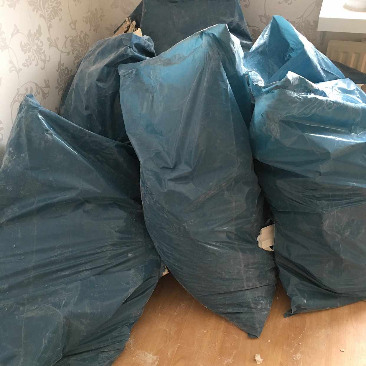image of Gips i säckar samt bråte - Huddinge