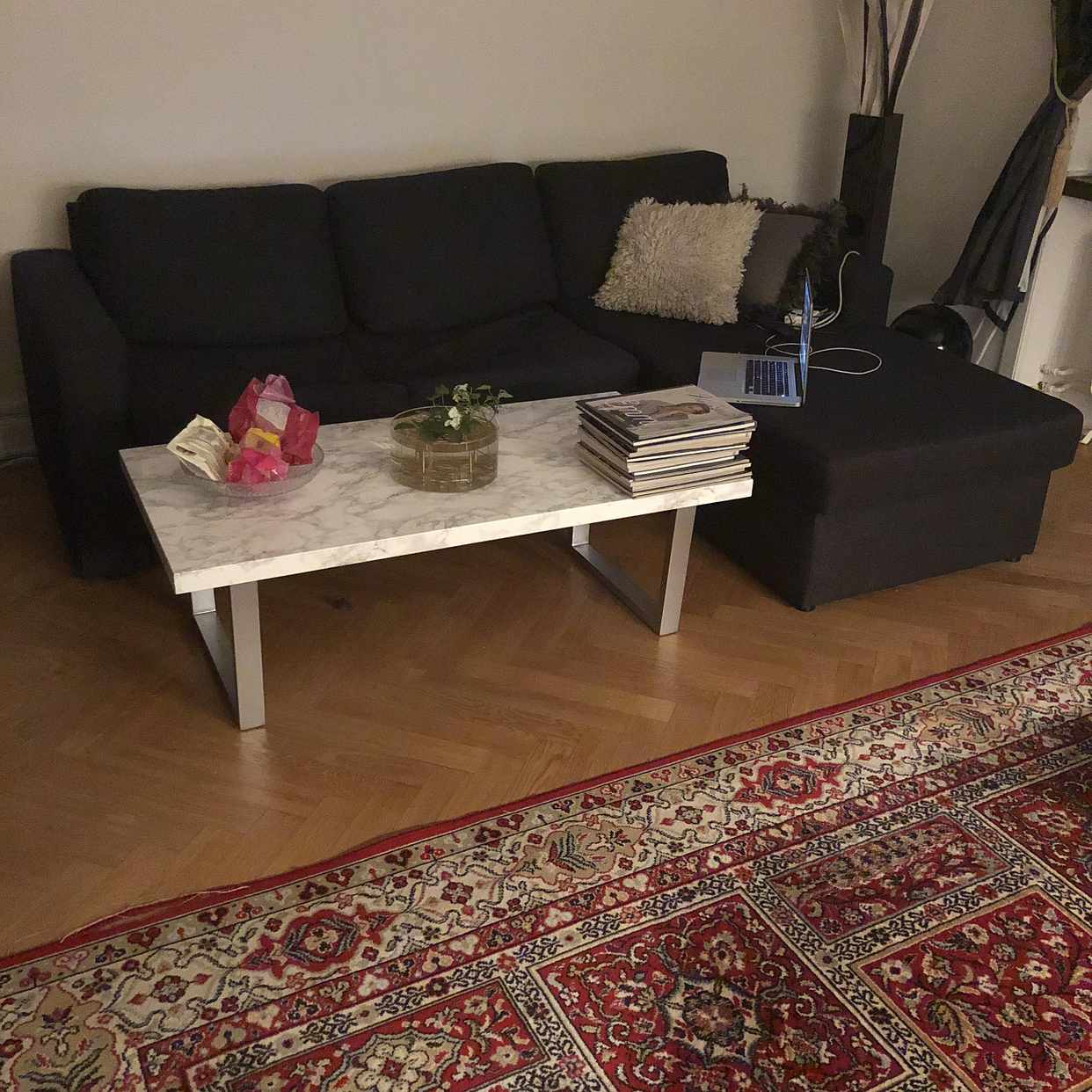 image of Soffa i två olika delar - Stockholm
