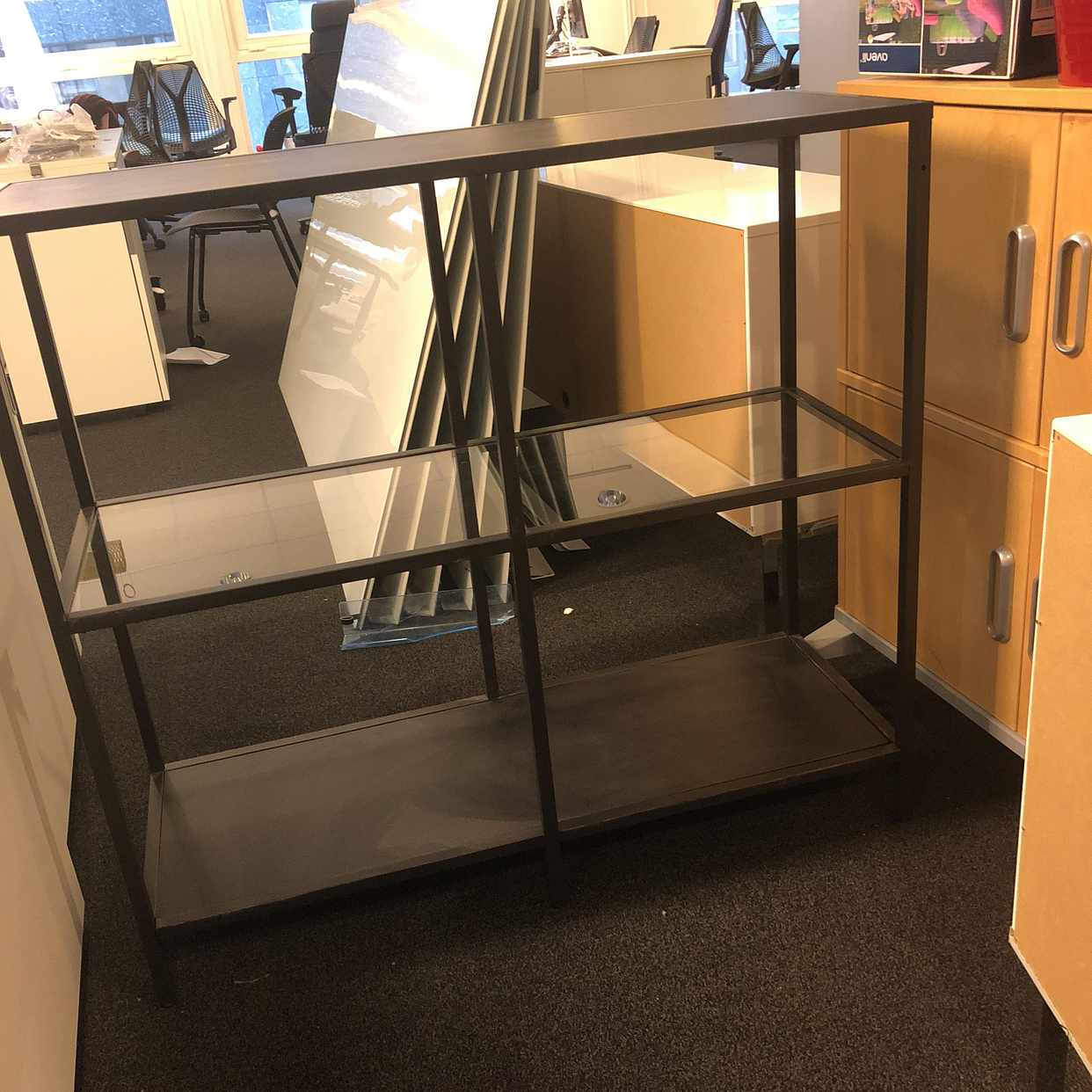 image of Fin svart/glas hylla - Stockholms Stad
