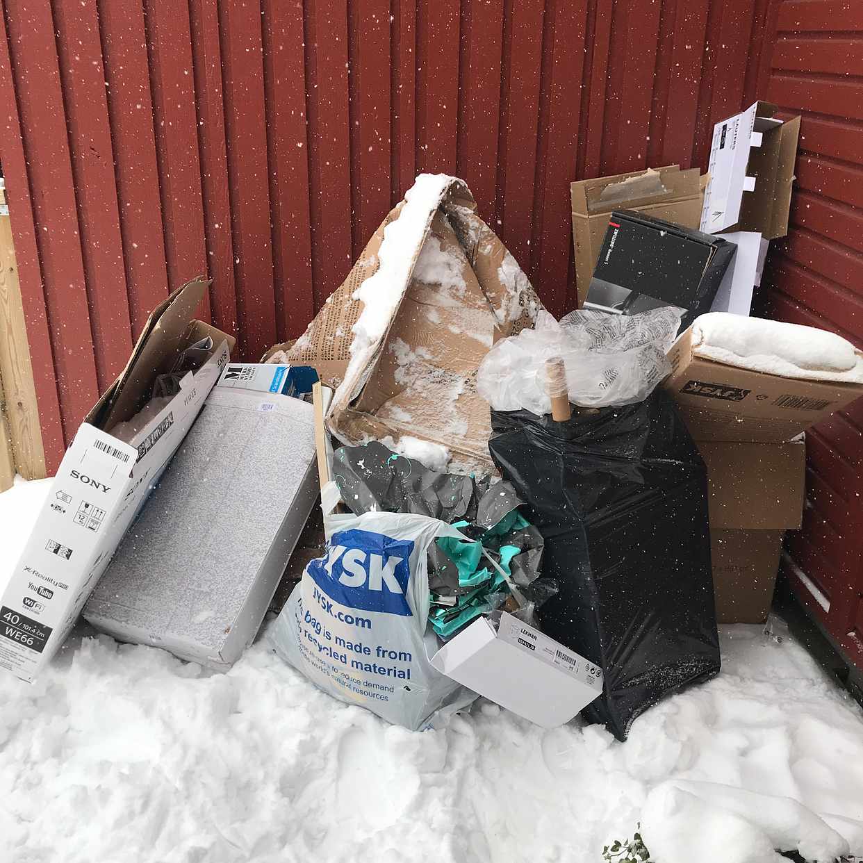 image of Kartonger, plast skräp - Vendelsö