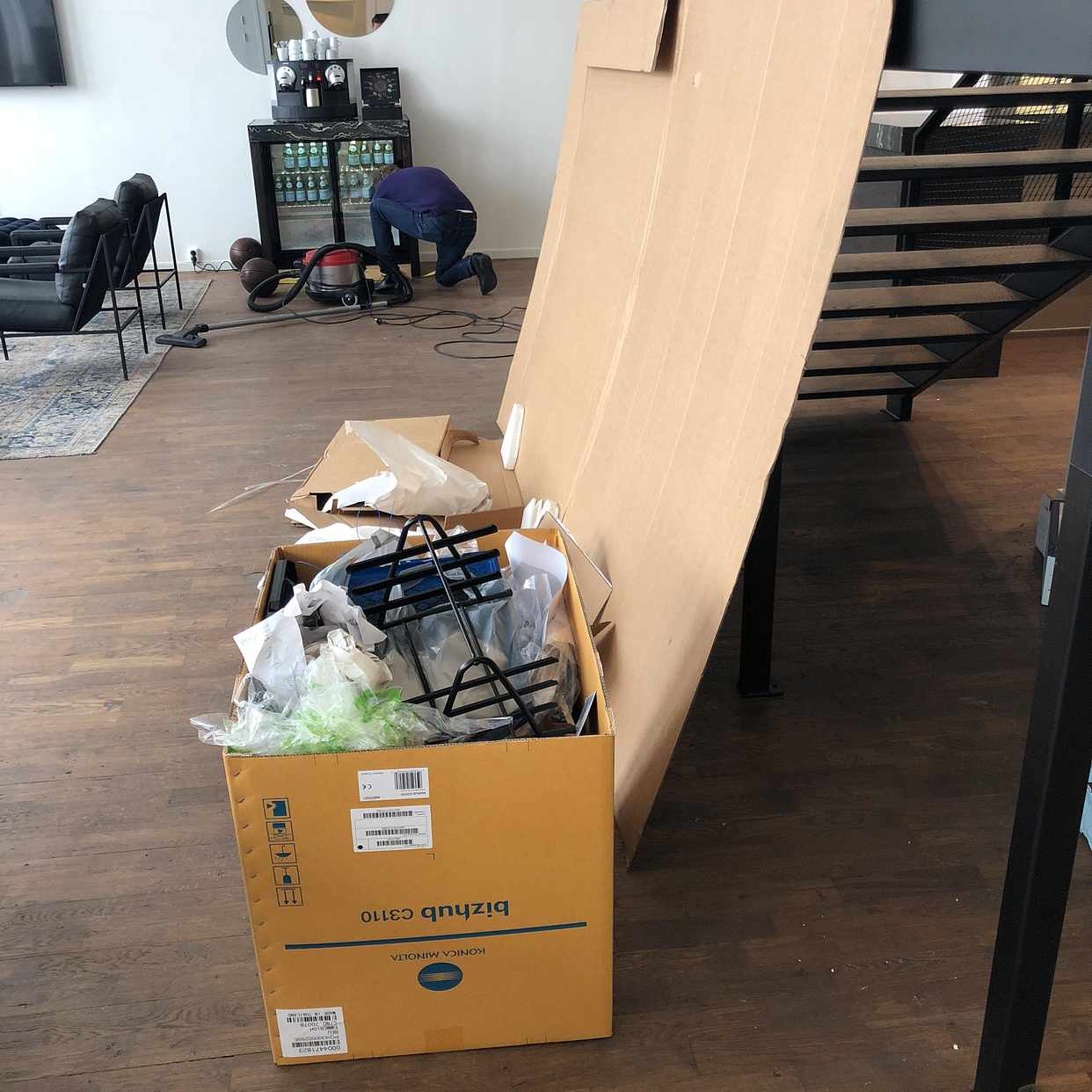 image of Kartonger och plast - Bromma