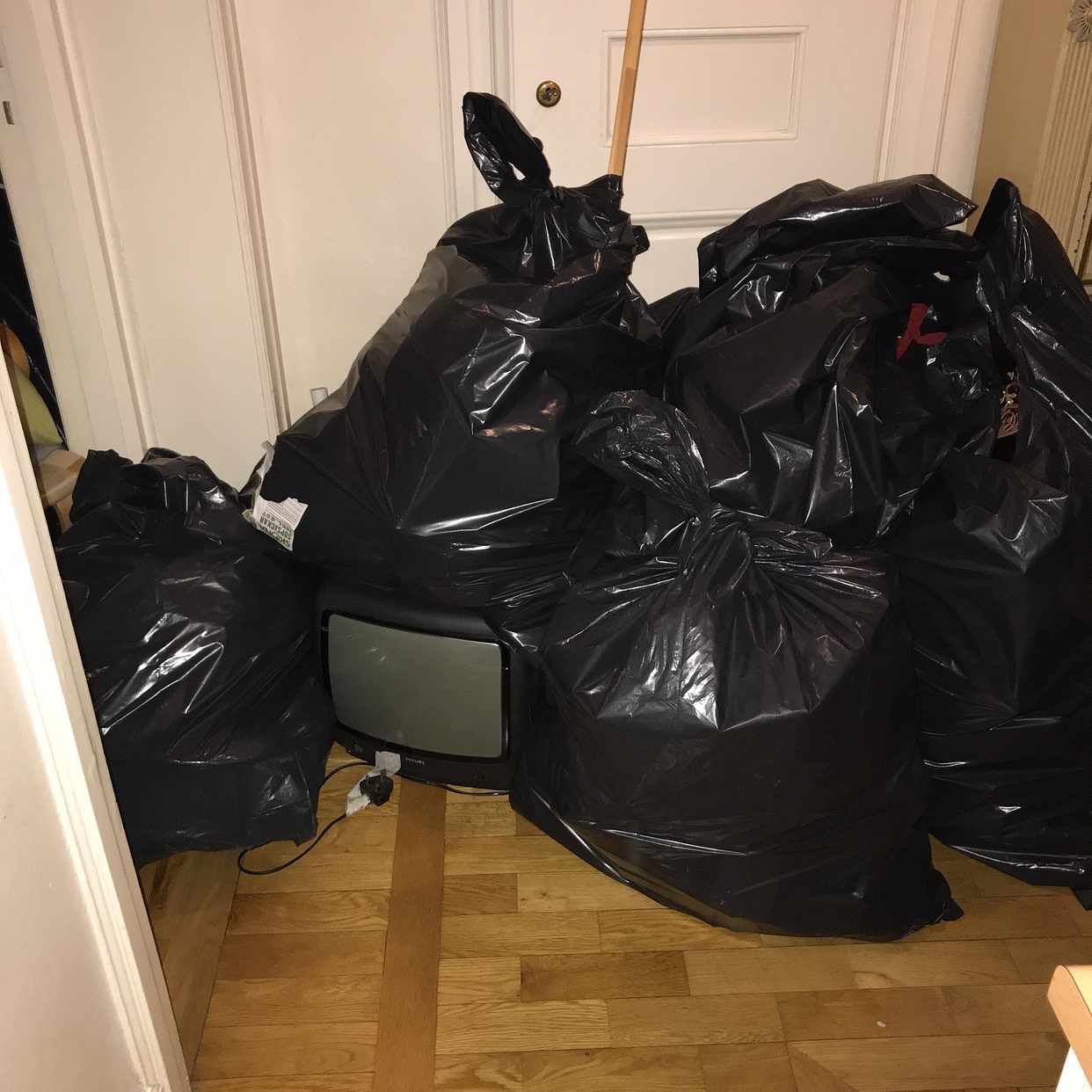 image of Tjock tv och skräp - Stockholm