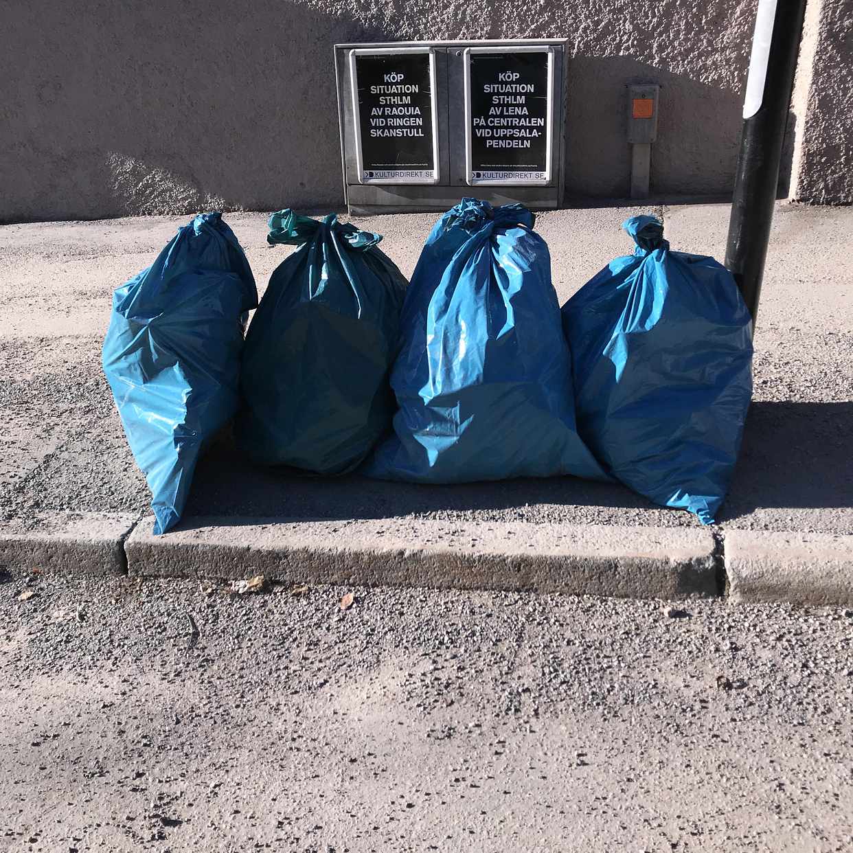 image of 4 säckar måleriavfall - Stockholm