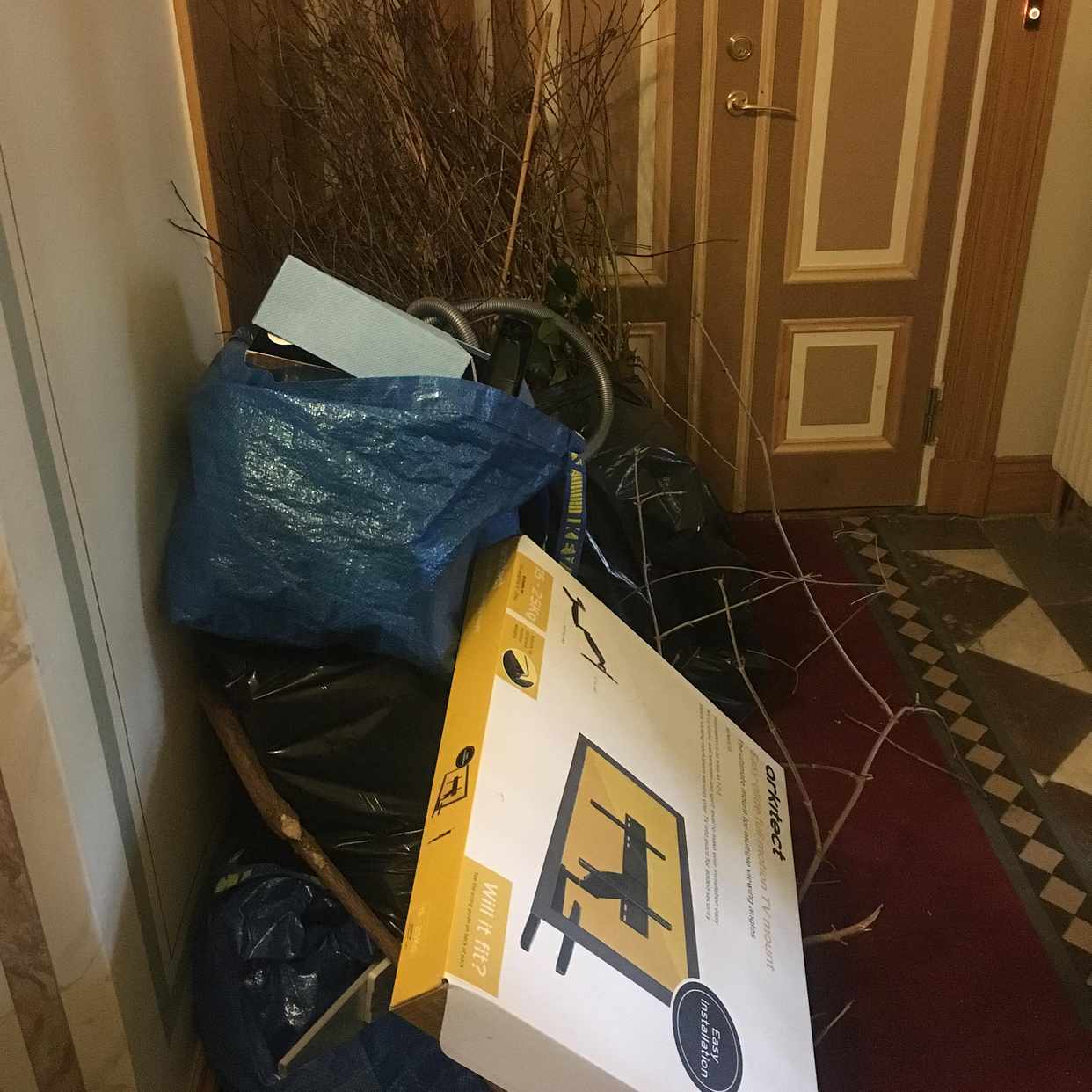 image of Trädgårdsavfall o skräp - Stockholm
