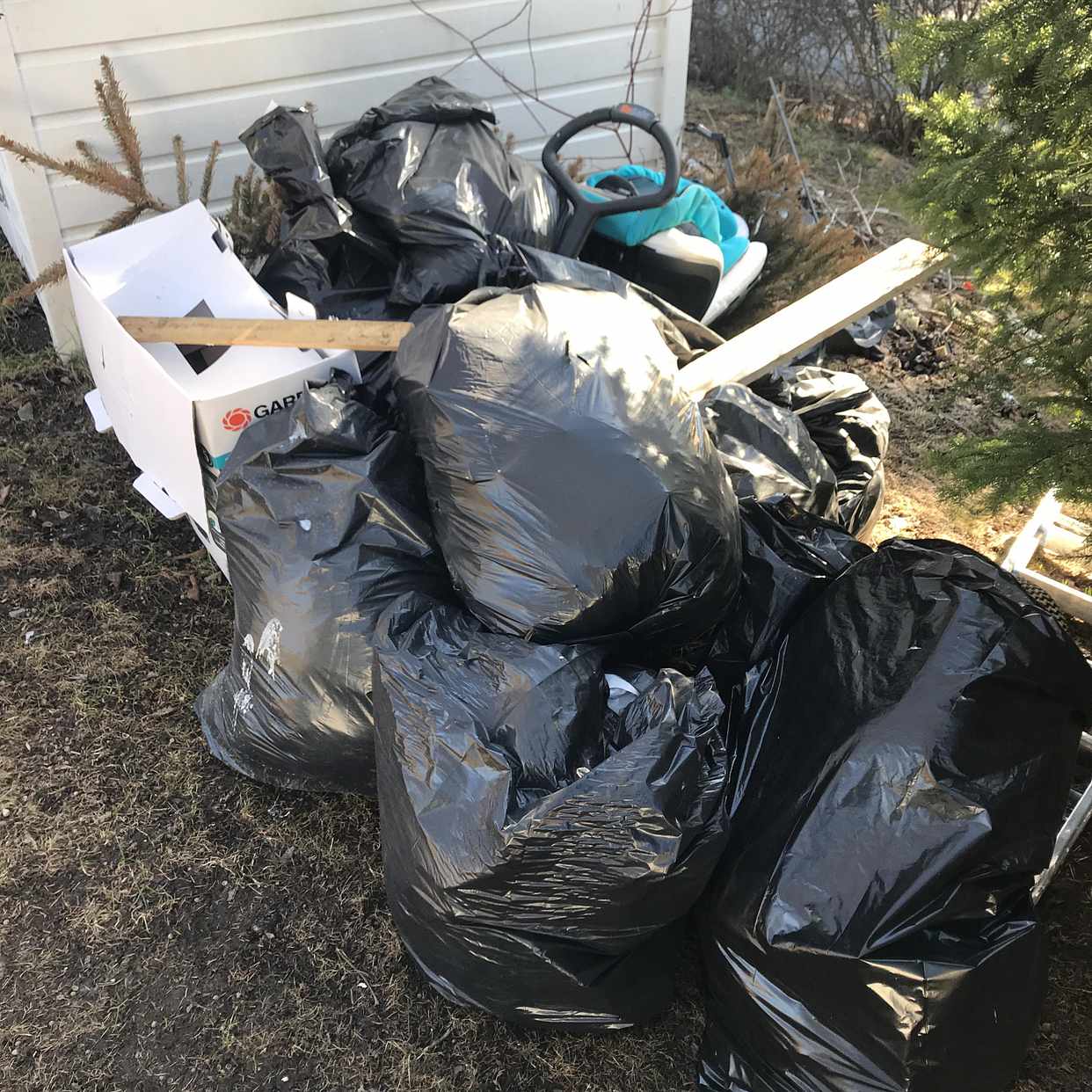image of Blandad skräp i säckar - Bromma