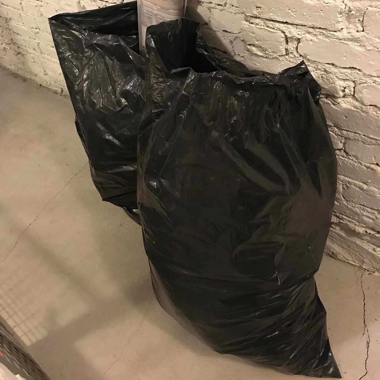 image of Två sopsäckar med diverse - Stockholms Stad