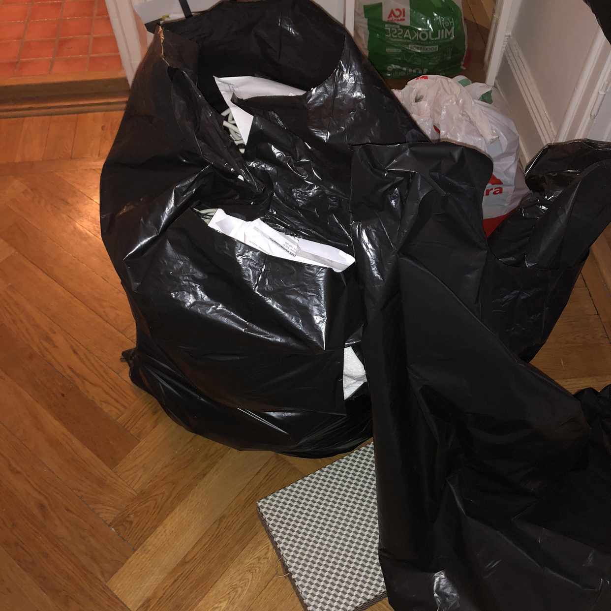 image of 6 bags of trash - Stockholm