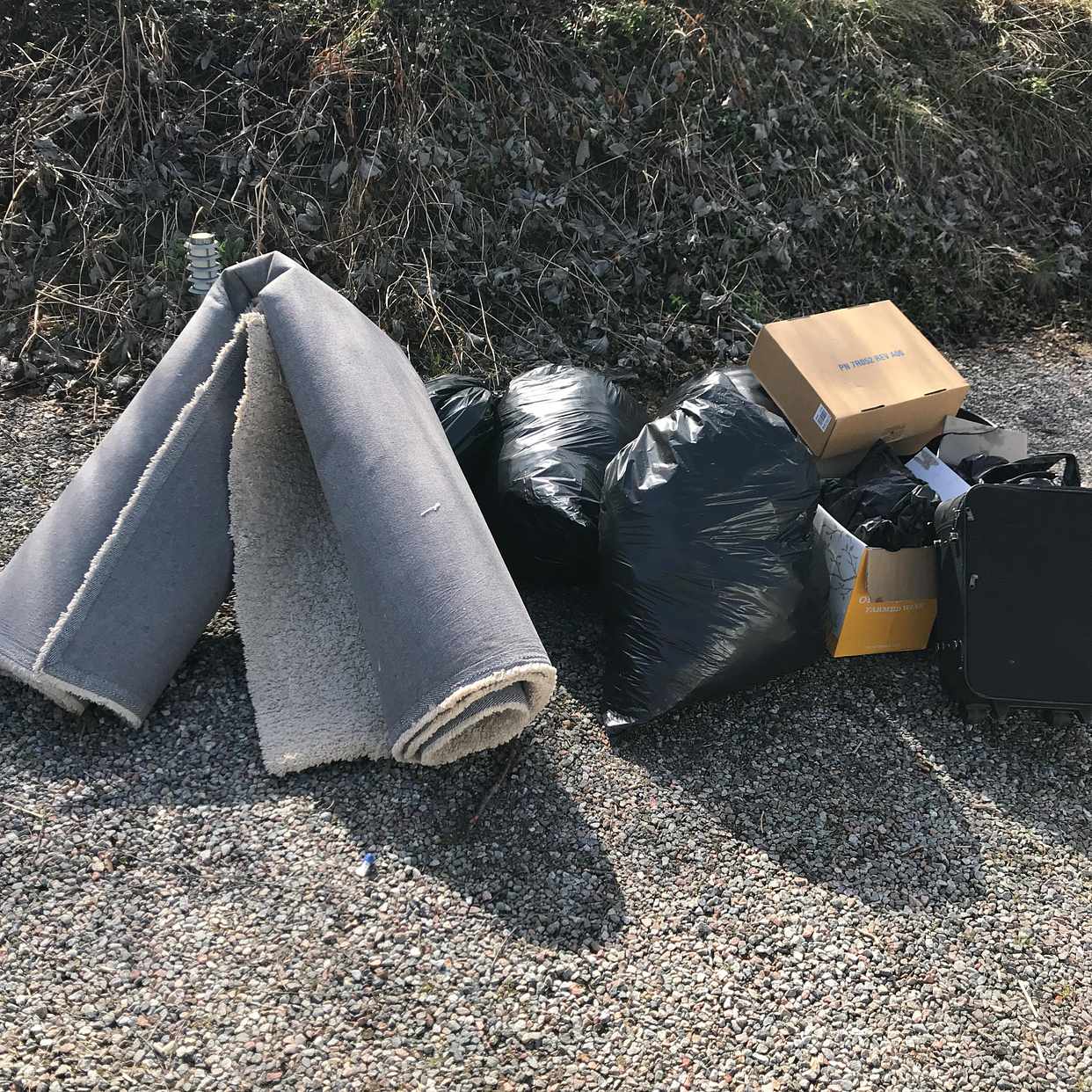 image of 4 säckar kläder en matta - Saltsjö-boo