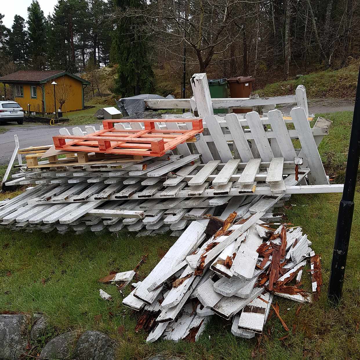 image of Gammalt staket mm - Saltsjöbaden