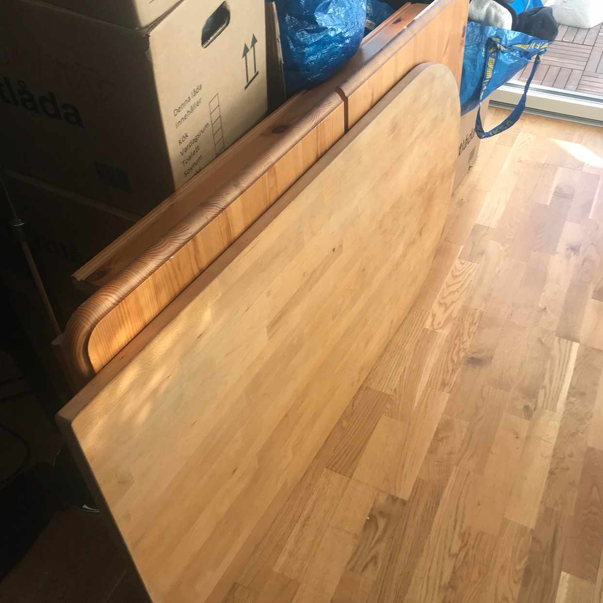 image of Bord och säng (160cm) - Sundbyberg