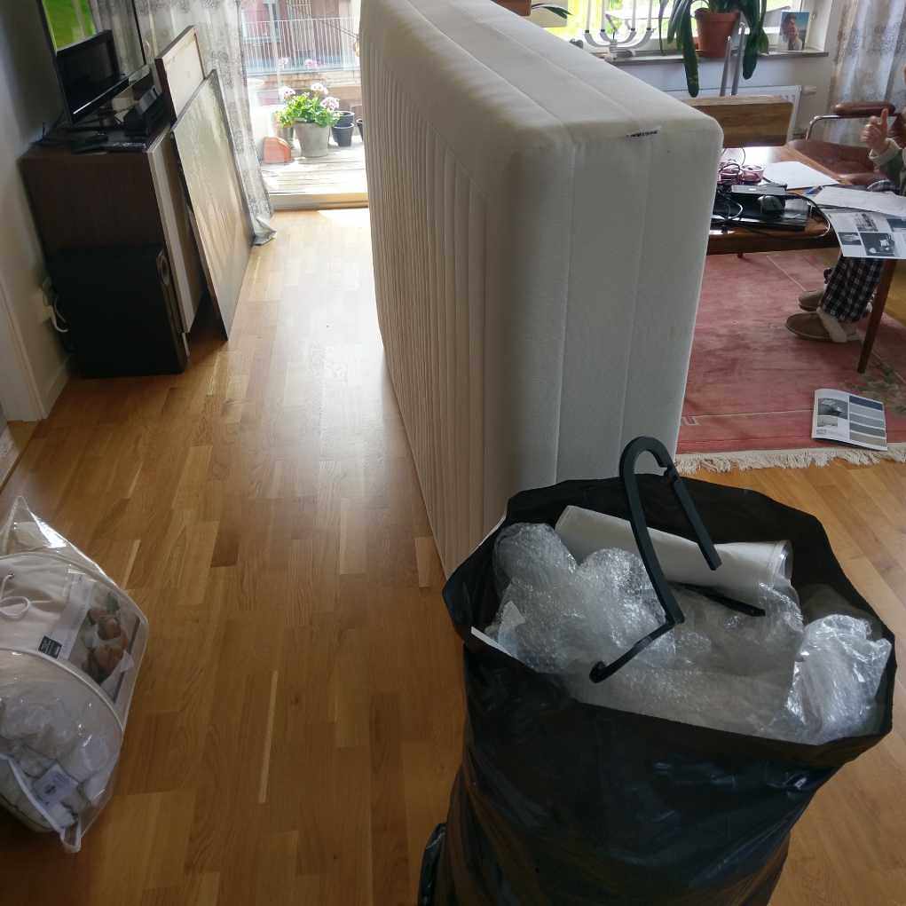 image of Säng 120x200 & skräp - Stockholm