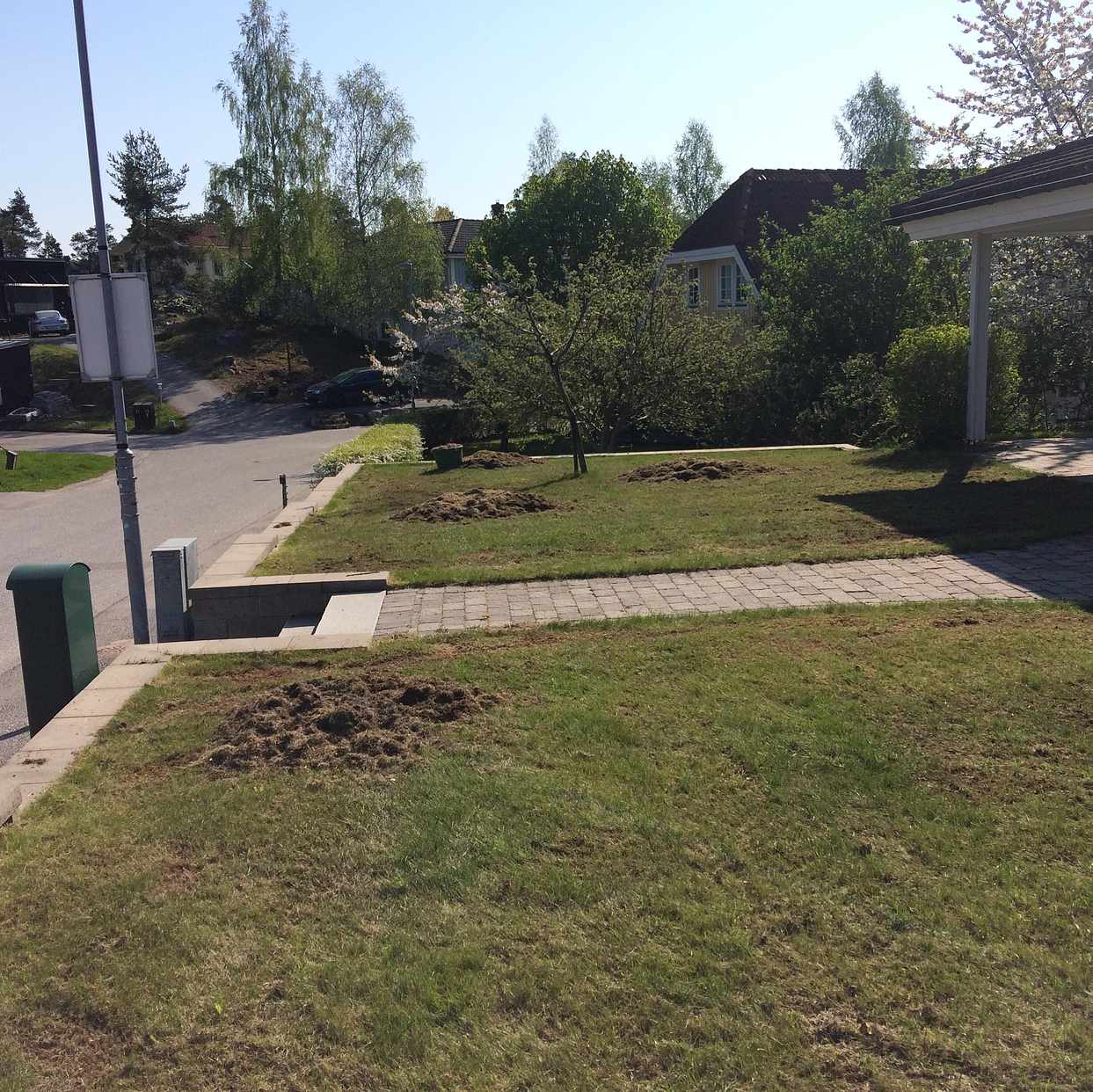 image of Gräshögar ca 10-15 på tom - Täby