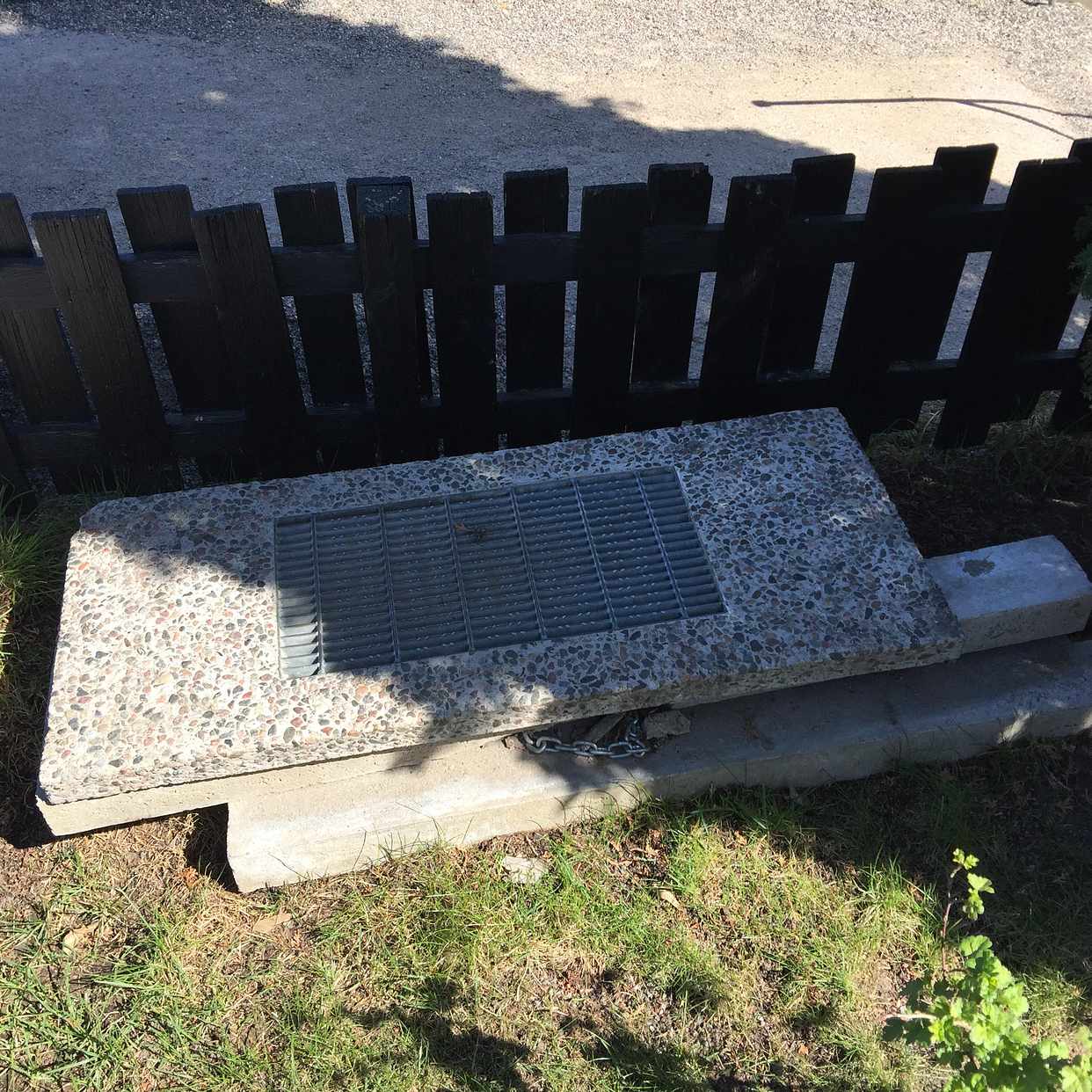 image of Delar av gammal trappa - Huddinge