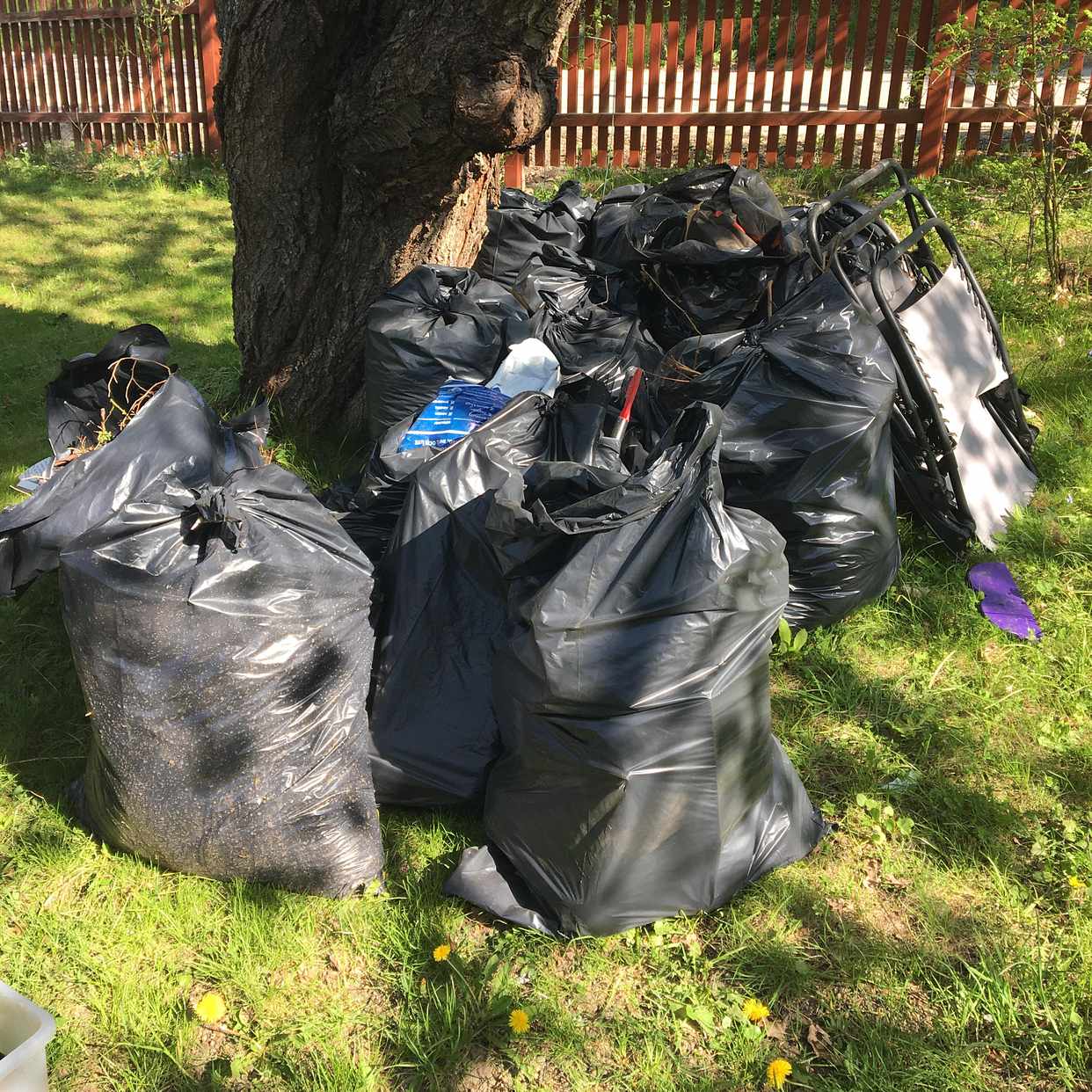 image of Säckar, ris och skräp! - Nacka