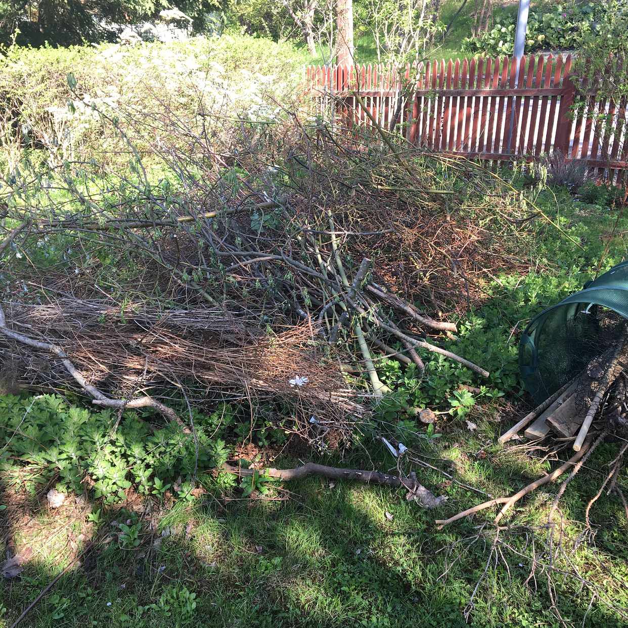 image of Säckar, ris och skräp! - Nacka