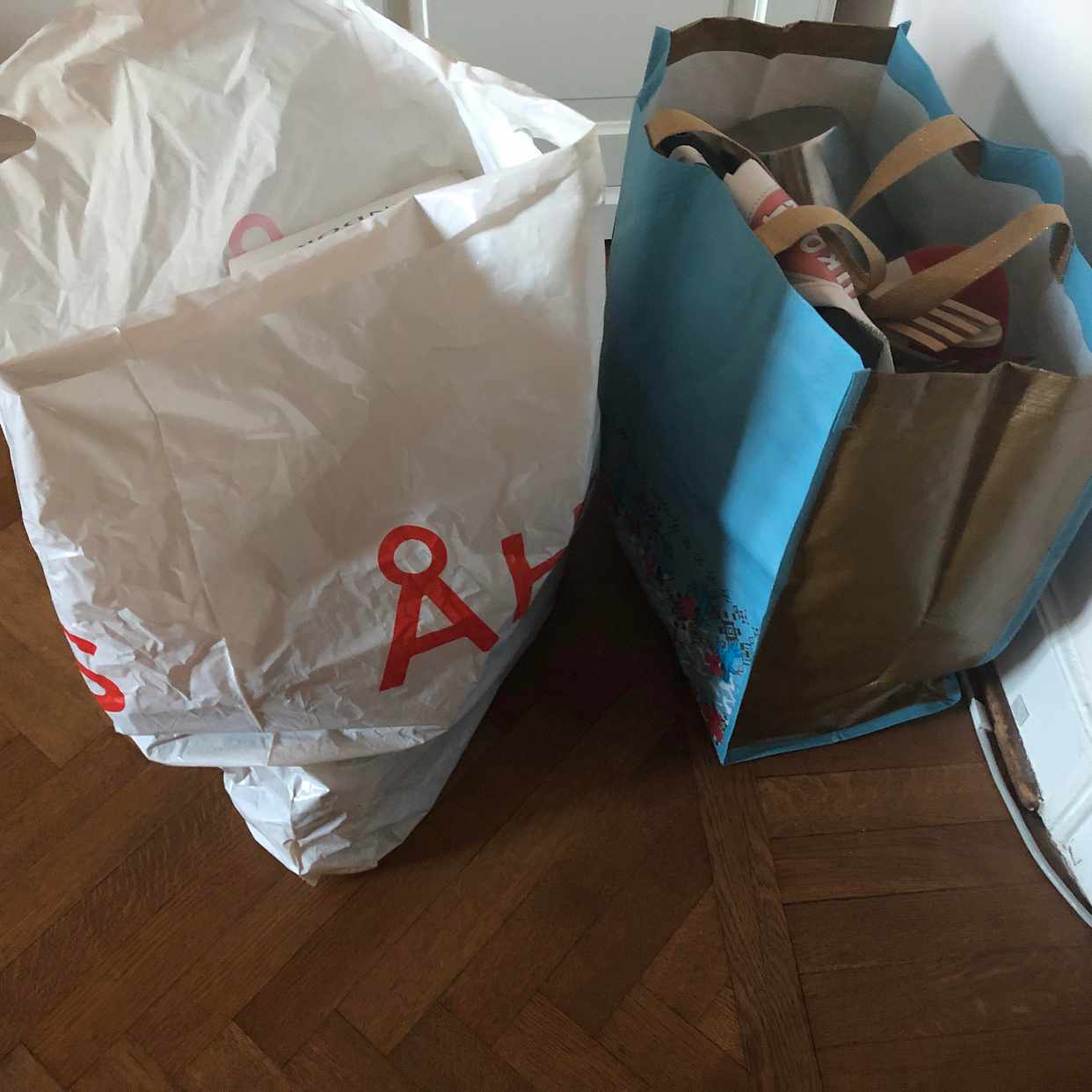 image of Två kassar till Myrorna - 