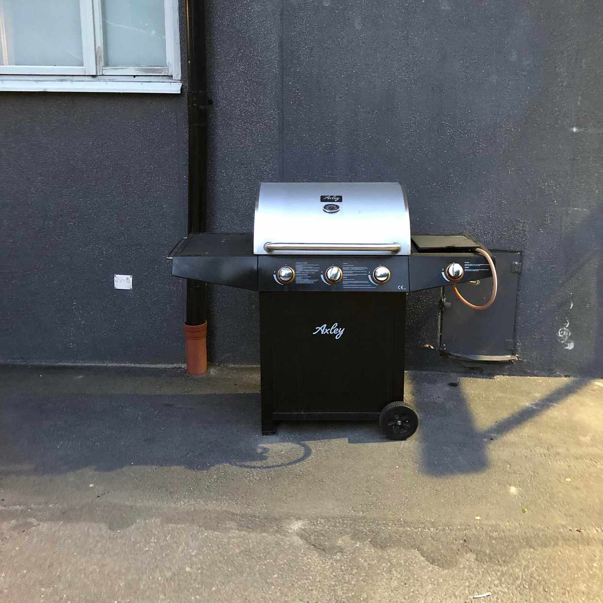 image of En grill som ska slängas! - Solna