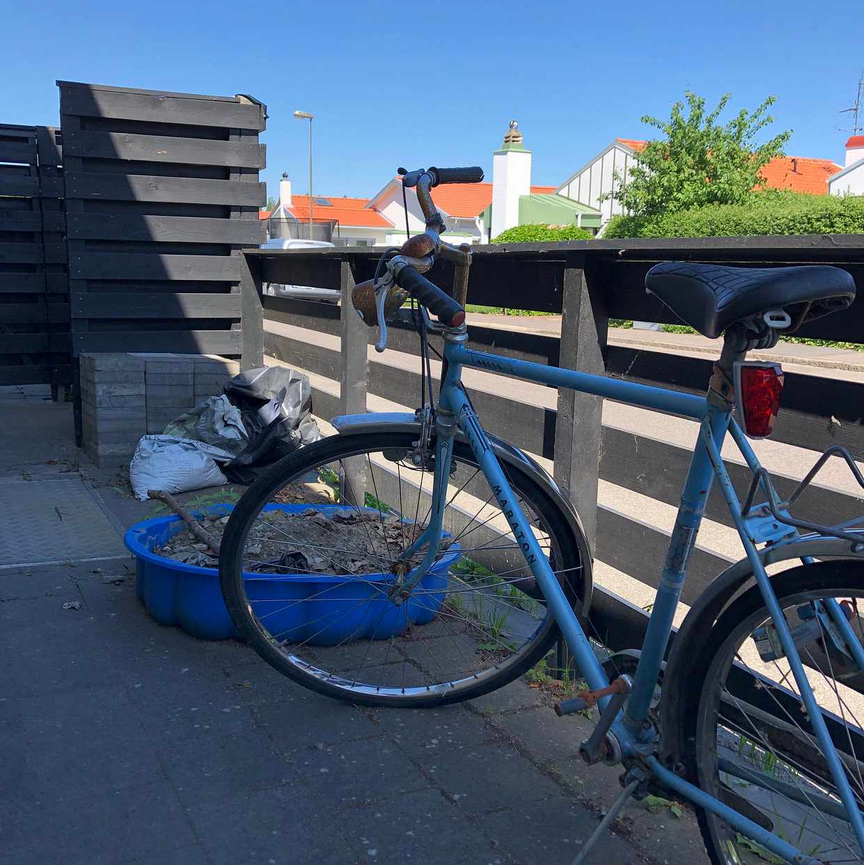 image of Marksten, cykel, grus - Limhamn