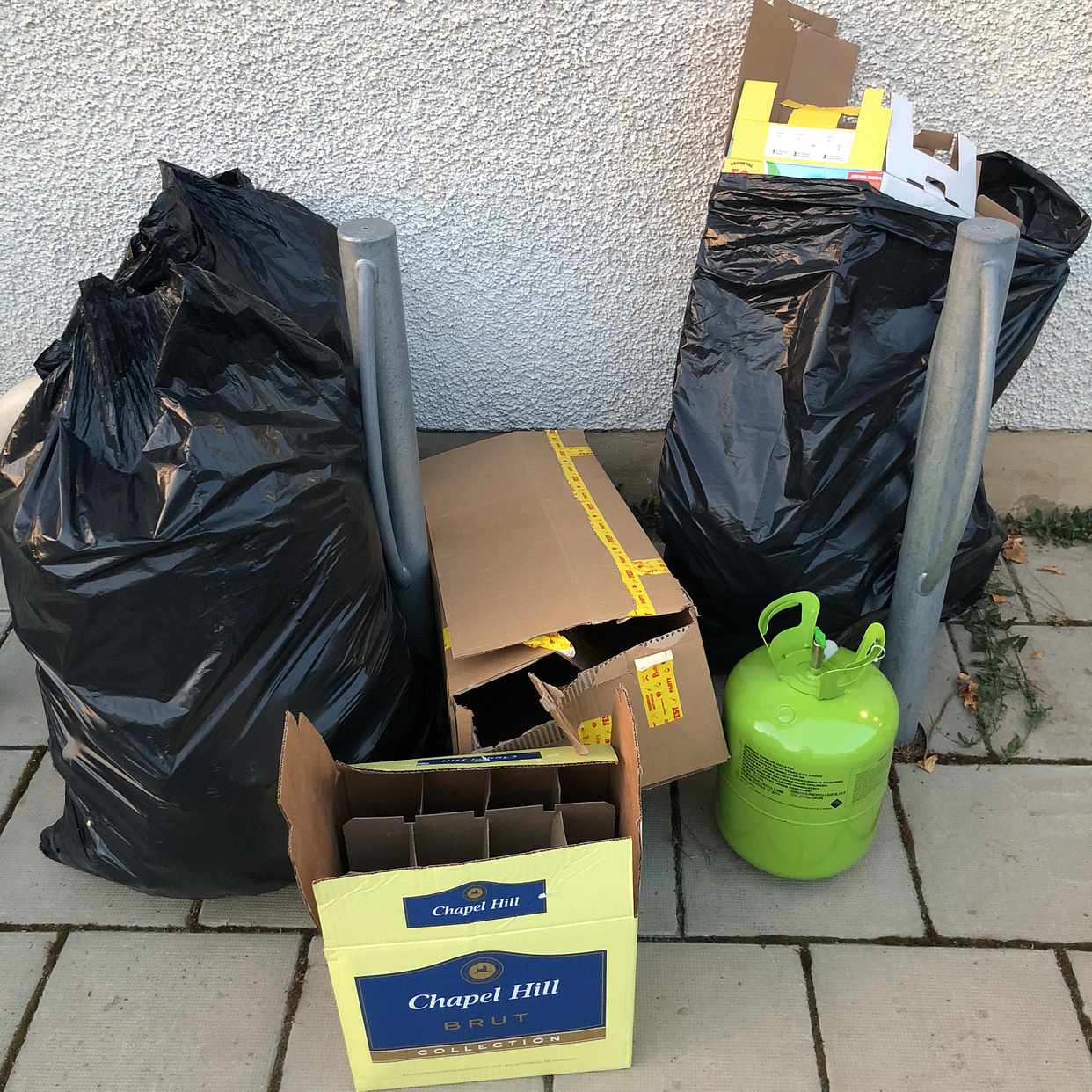 image of Diverse skräp - Älvsjö