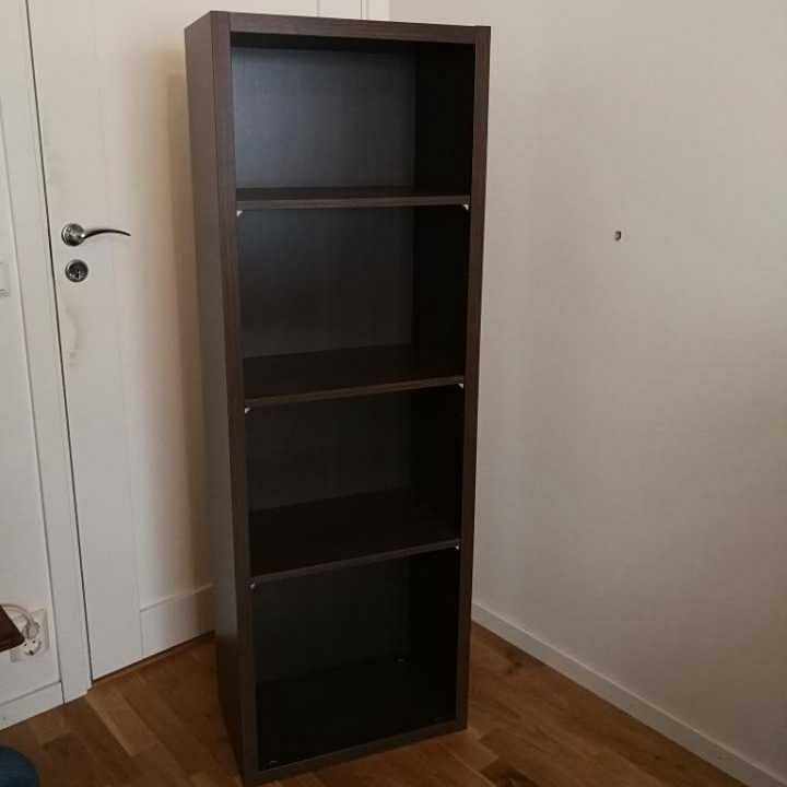 image of Säng, bokhylla och hurts. - Göteborg