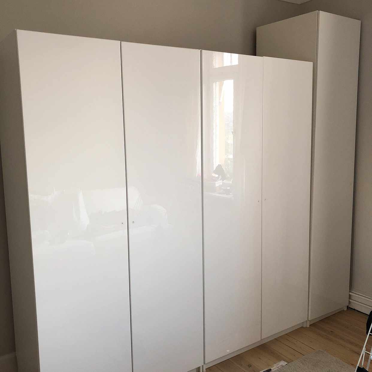 image of 3 garderober o 3 hyllskåp - Stockholm