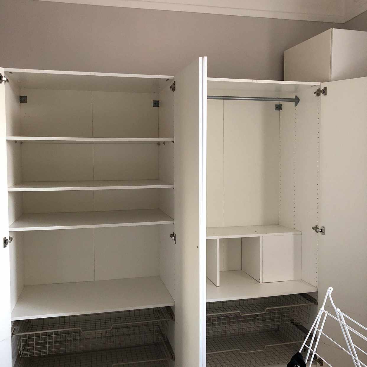 image of 3 garderober o 3 hyllskåp - Stockholm