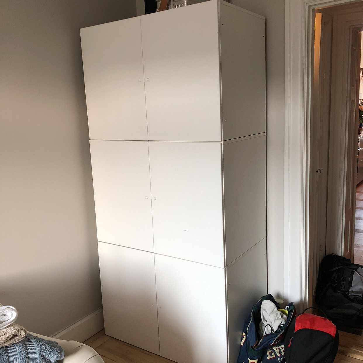 image of 3 garderober o 3 hyllskåp - Stockholm