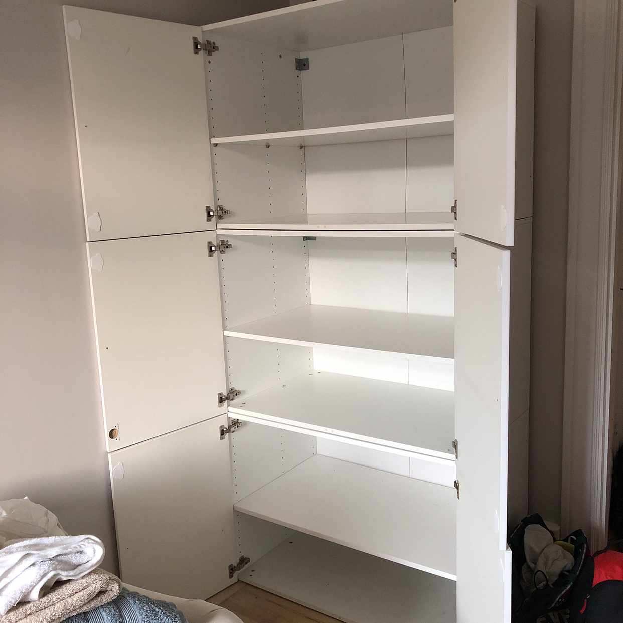 image of 3 garderober o 3 hyllskåp - Stockholm