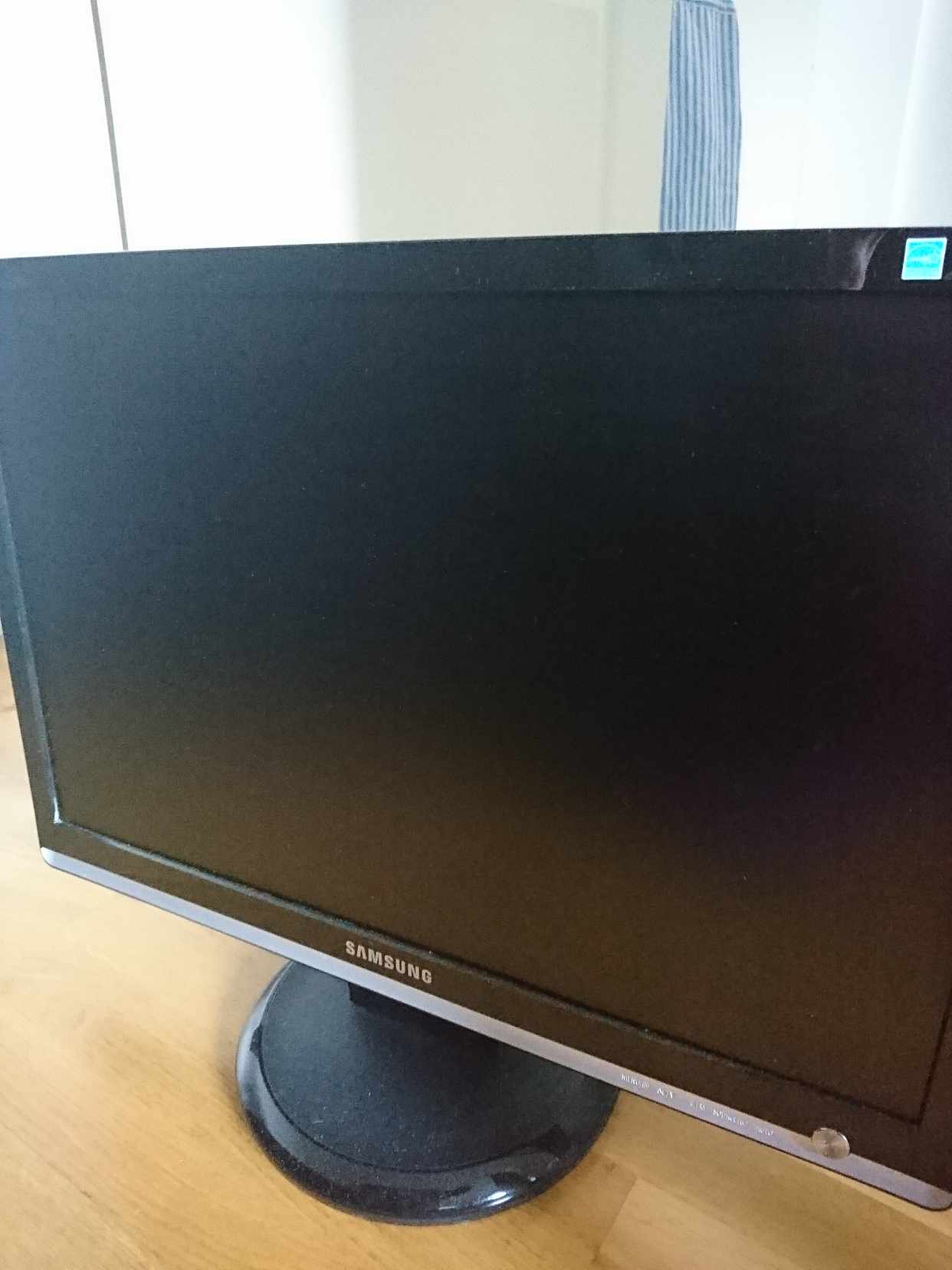 image of 2 st samsung dataskärmar - Solna