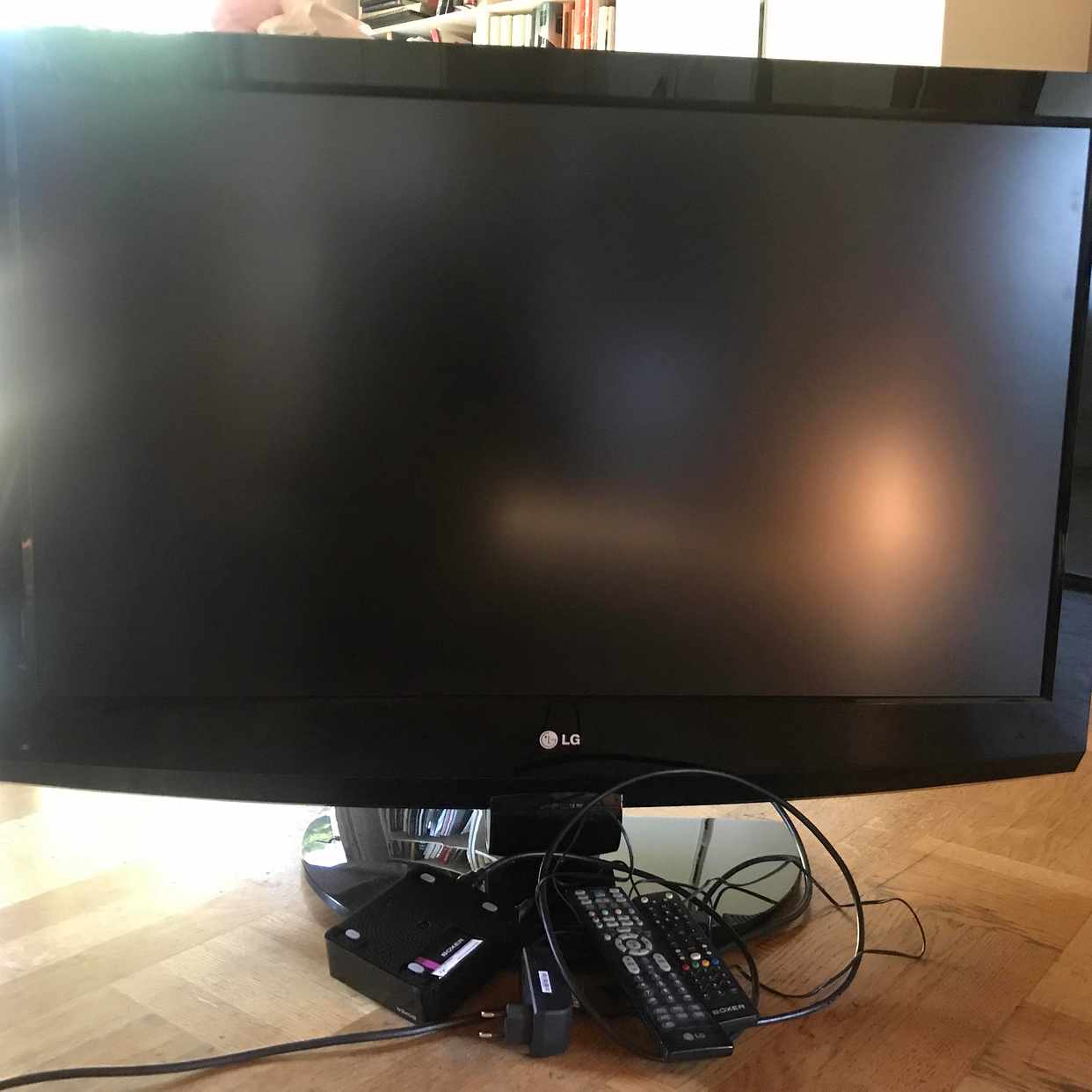 image of Tv-skärm svart knappt anv - 