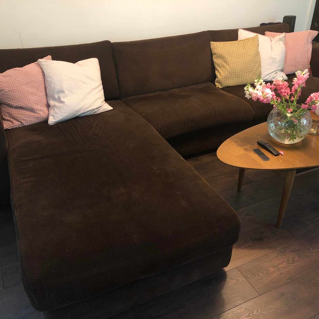 image of Skön soffa, stol å skräp - Stockholm