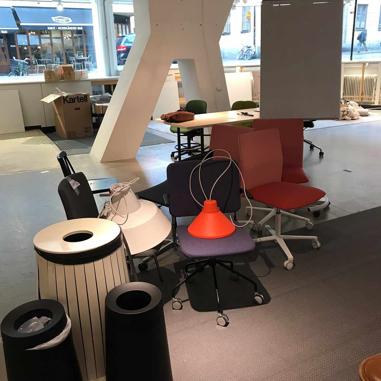 image of 9 stolar + bänk och div - 