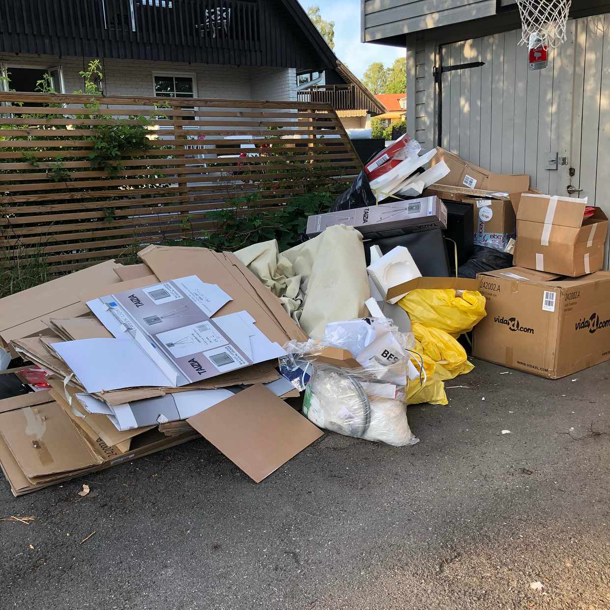 image of Blandat skräp - Sollentuna