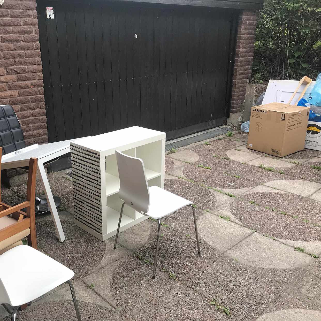image of Stolar,bord,kartong,trä.. - Hässelby