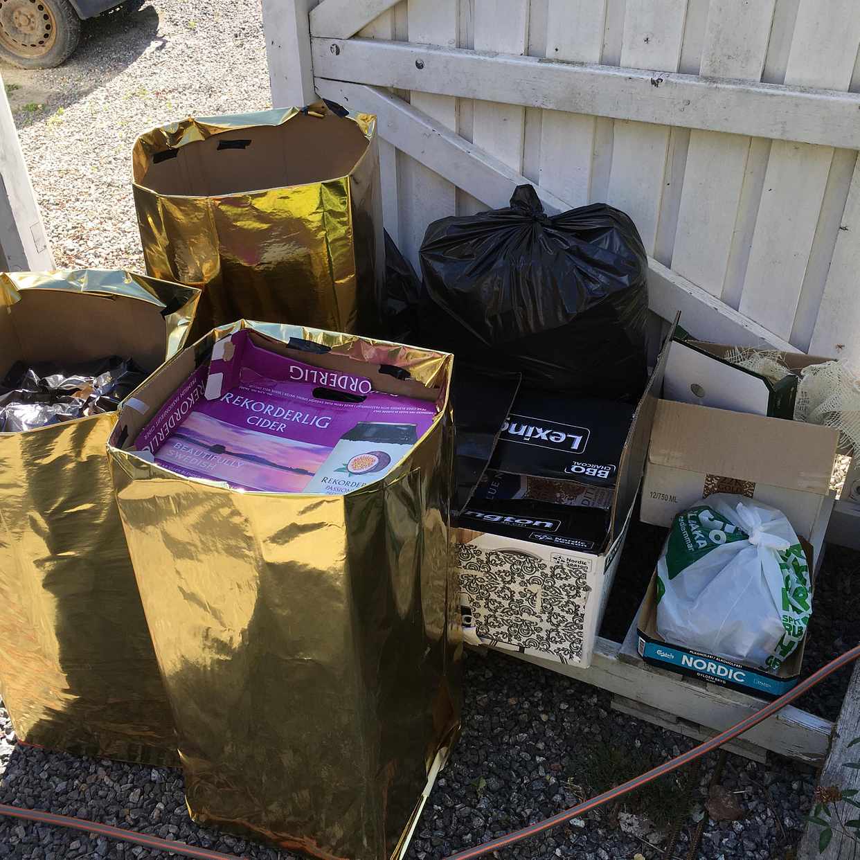 image of Skräp efter fest, bränbar - Farsta