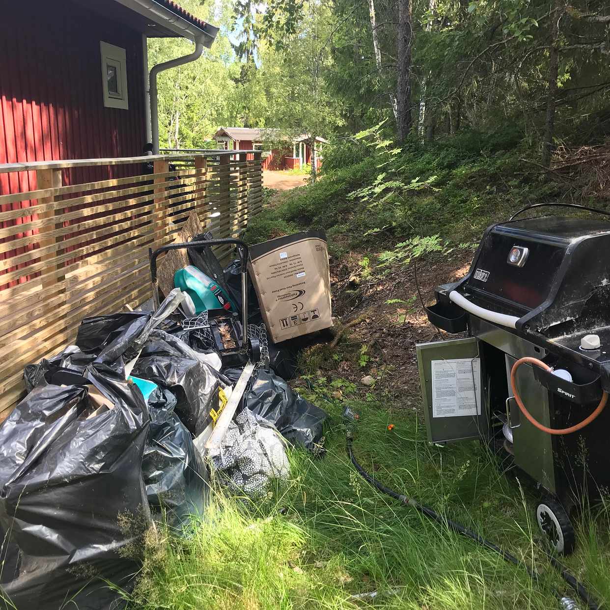 image of Blandat skräp att kasta - Haninge