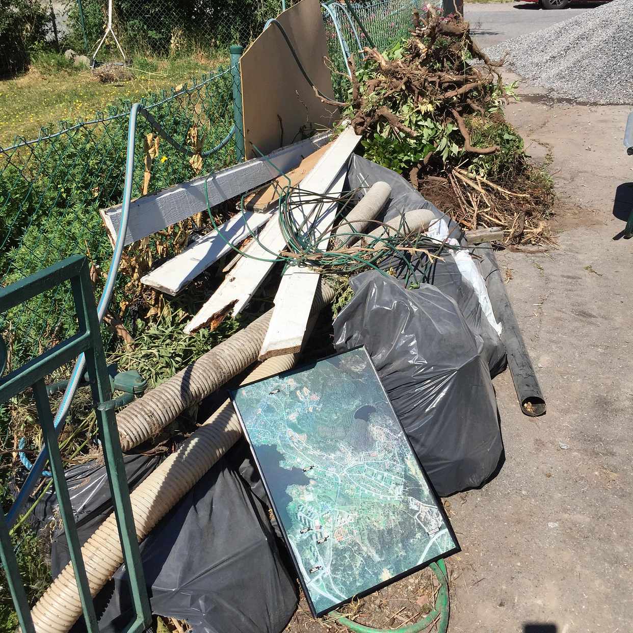 image of Div trädgårdsavfall - Älta