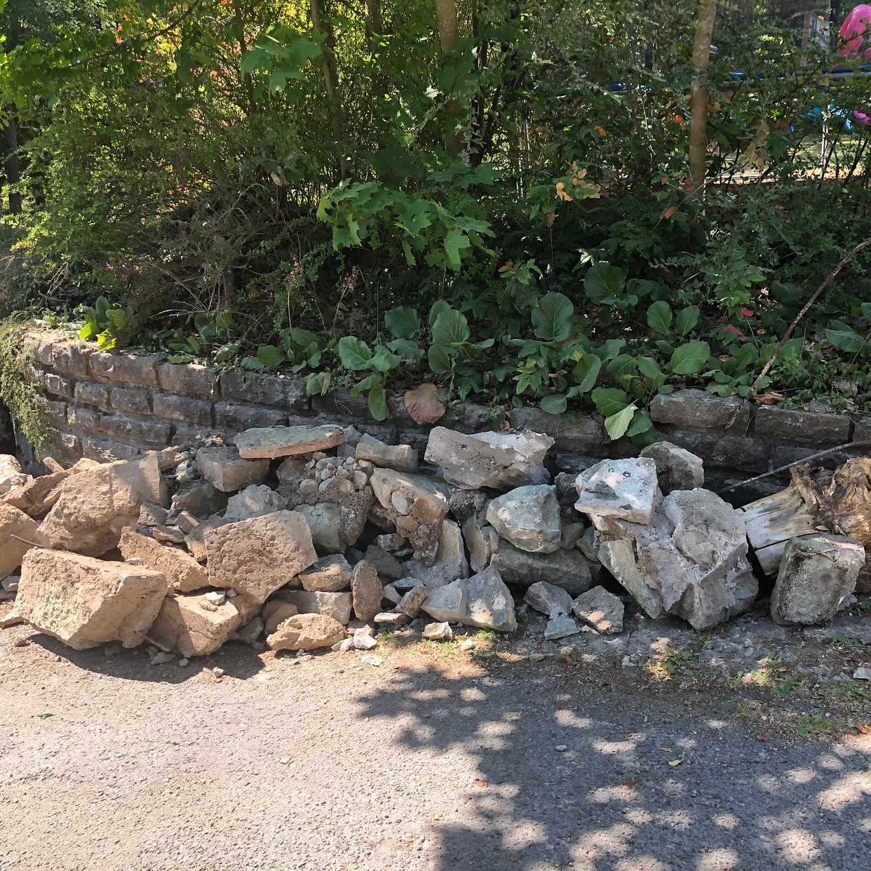 image of Stenar från riven stödmur - Södertälje