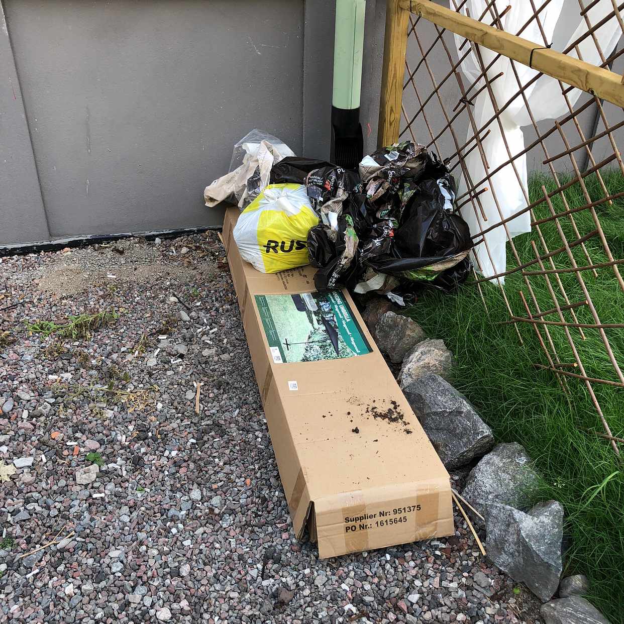 image of Kartonger och plast - Solna