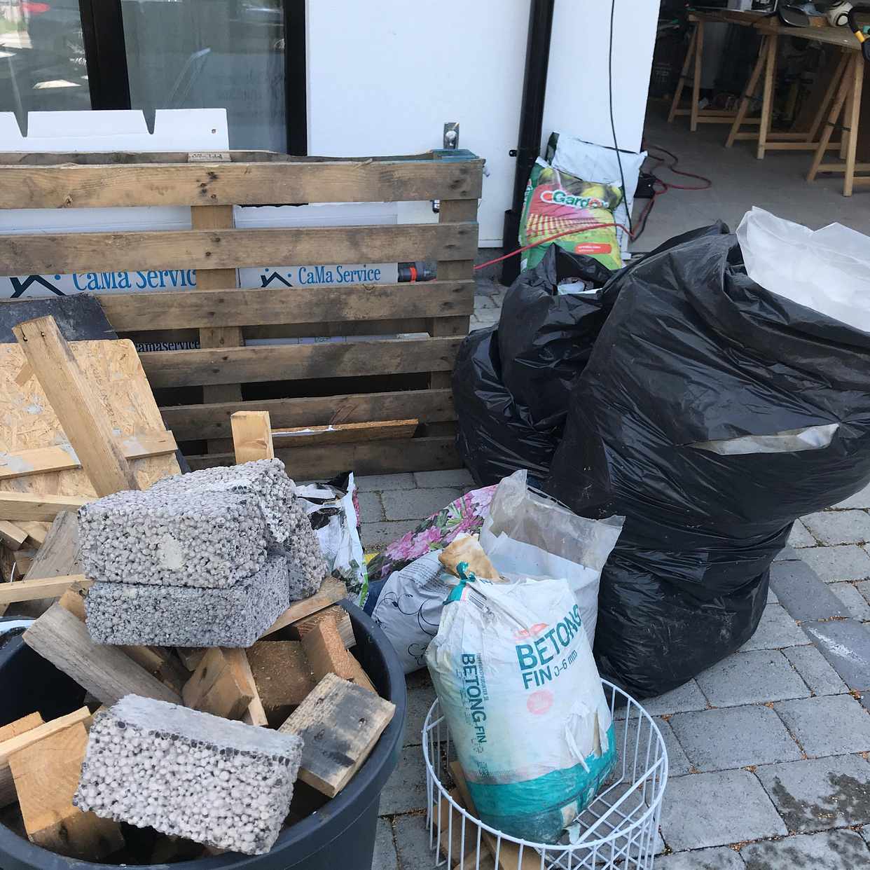 image of Bråte och en barnstol - Sollentuna