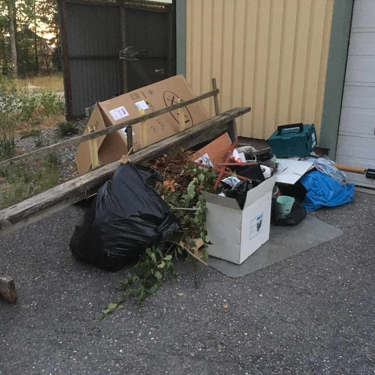image of Blandat skräp - Värmdö