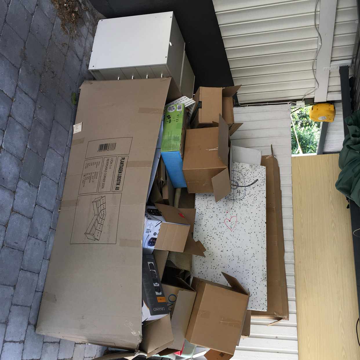 image of Kartonger, hurts o skräp - Enskede